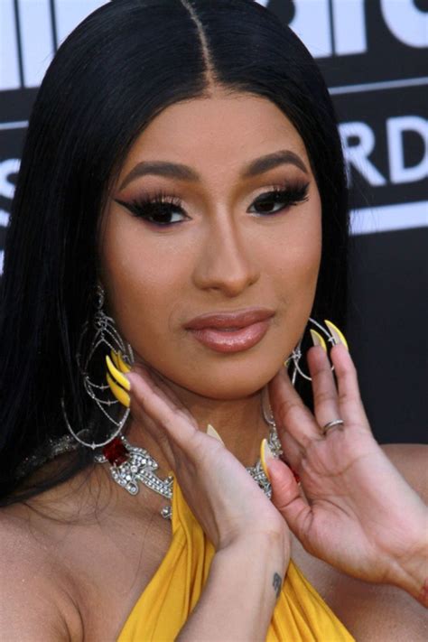 Cardi Bs Height & Weight